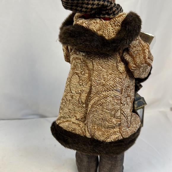 2 Dickens Carolers Adult Figures Valerie Parr Hill Christmas - Picture 14 of 16